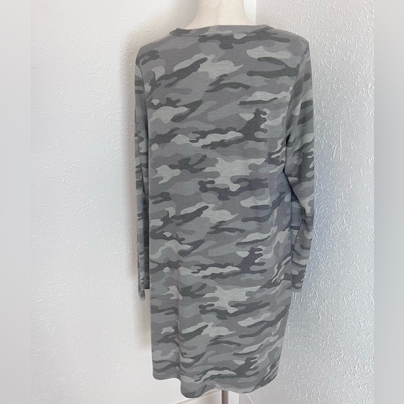 Alya Long-sleeve Camo Shift Dress - Picture 4 of 8